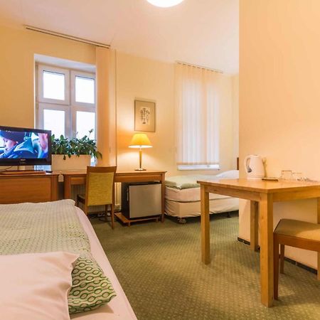 קטוביץ Hostel Nina מראה חיצוני תמונה