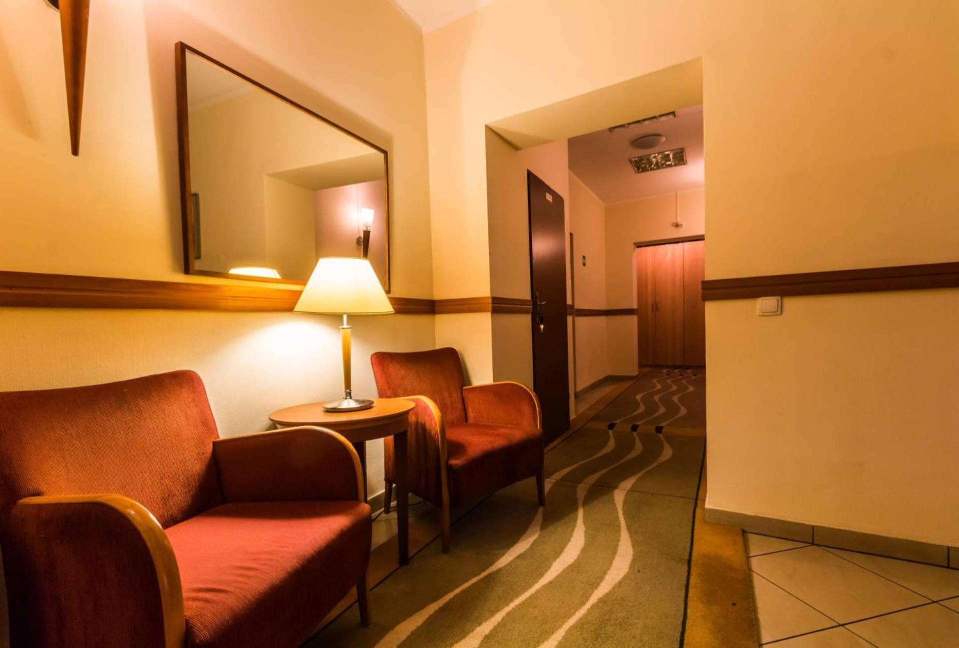 קטוביץ Hostel Nina מראה חיצוני תמונה