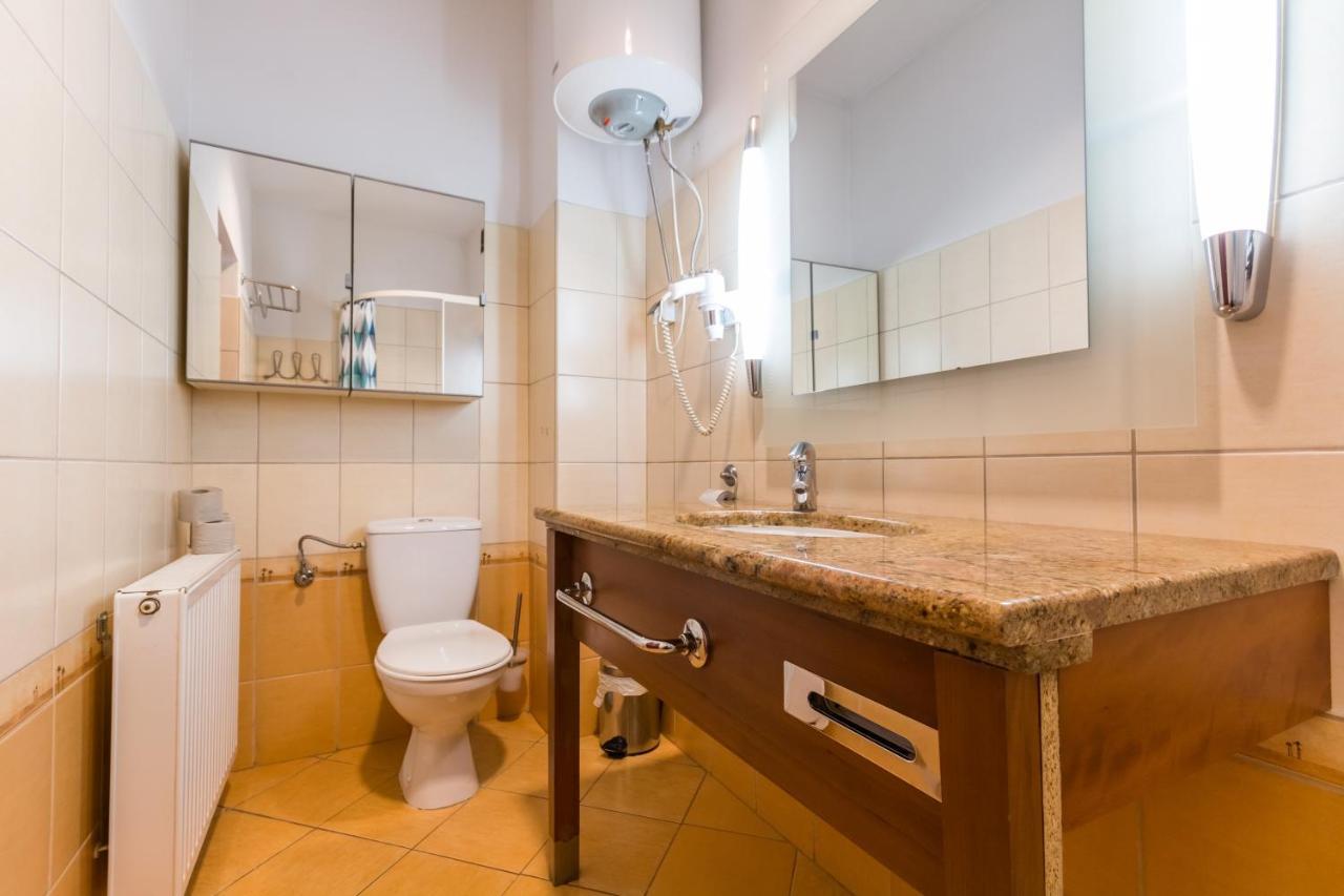 קטוביץ Hostel Nina מראה חיצוני תמונה